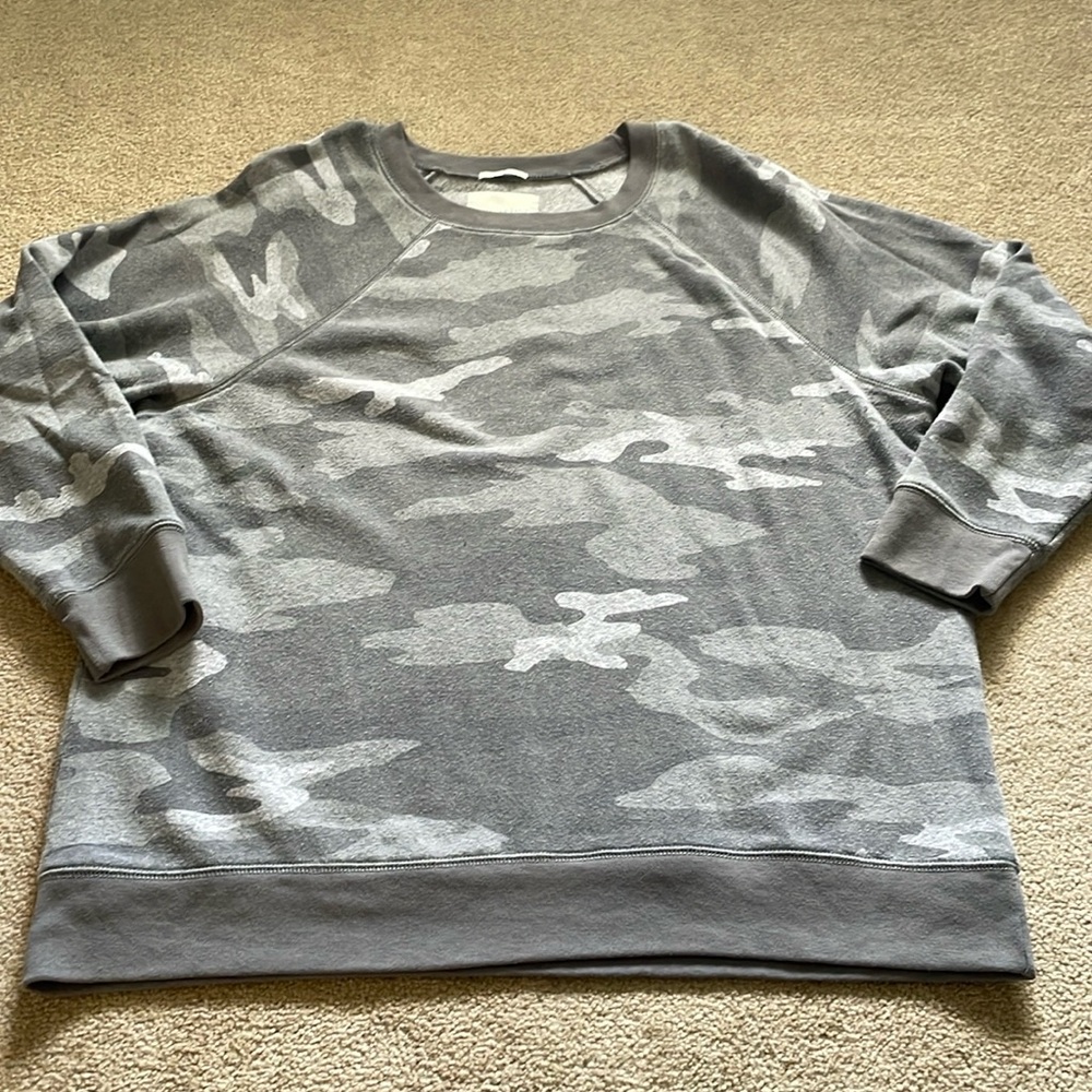 American Eagle Jegging Fit Camo Sweatshirt Size L